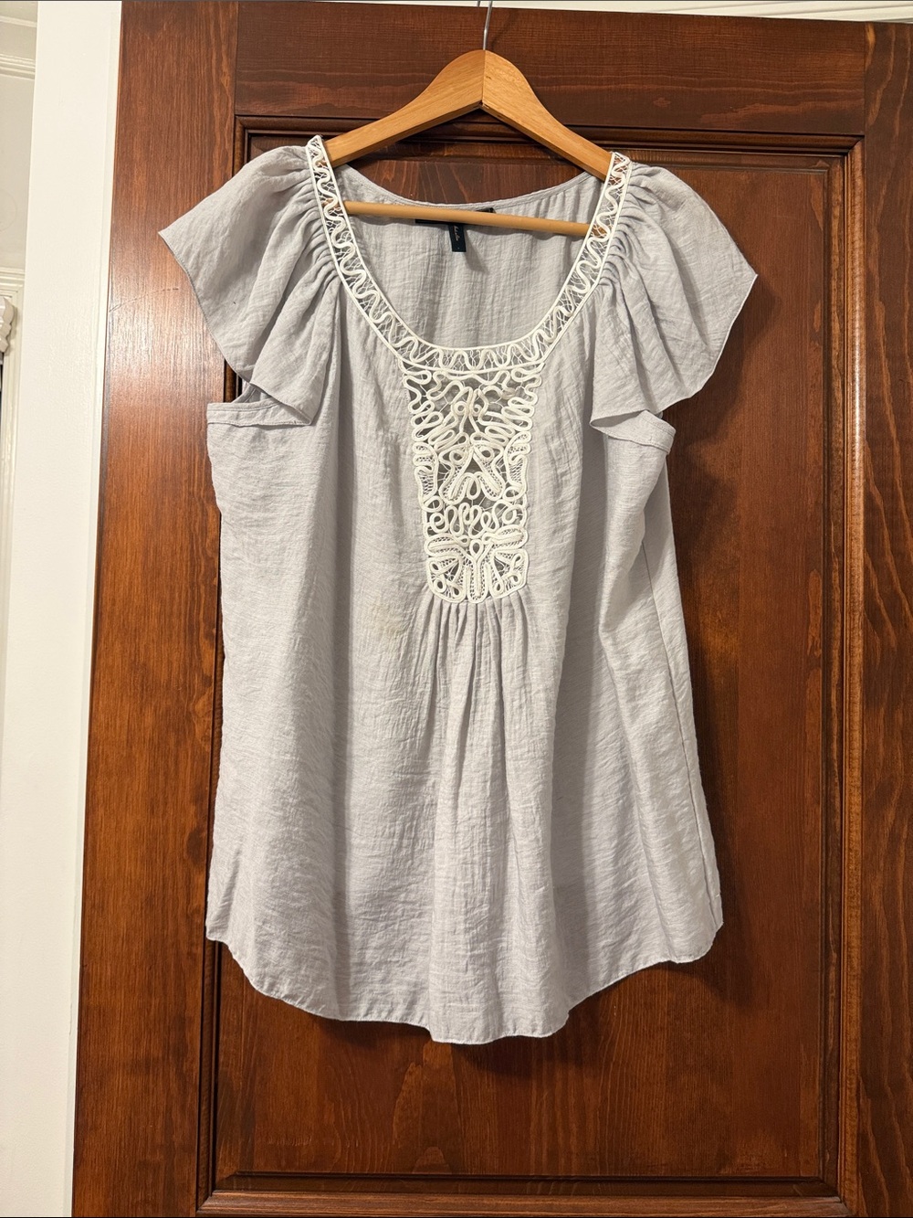 BCBGMaxAzria Light Gray Embroidered Scoop Neck Blouse